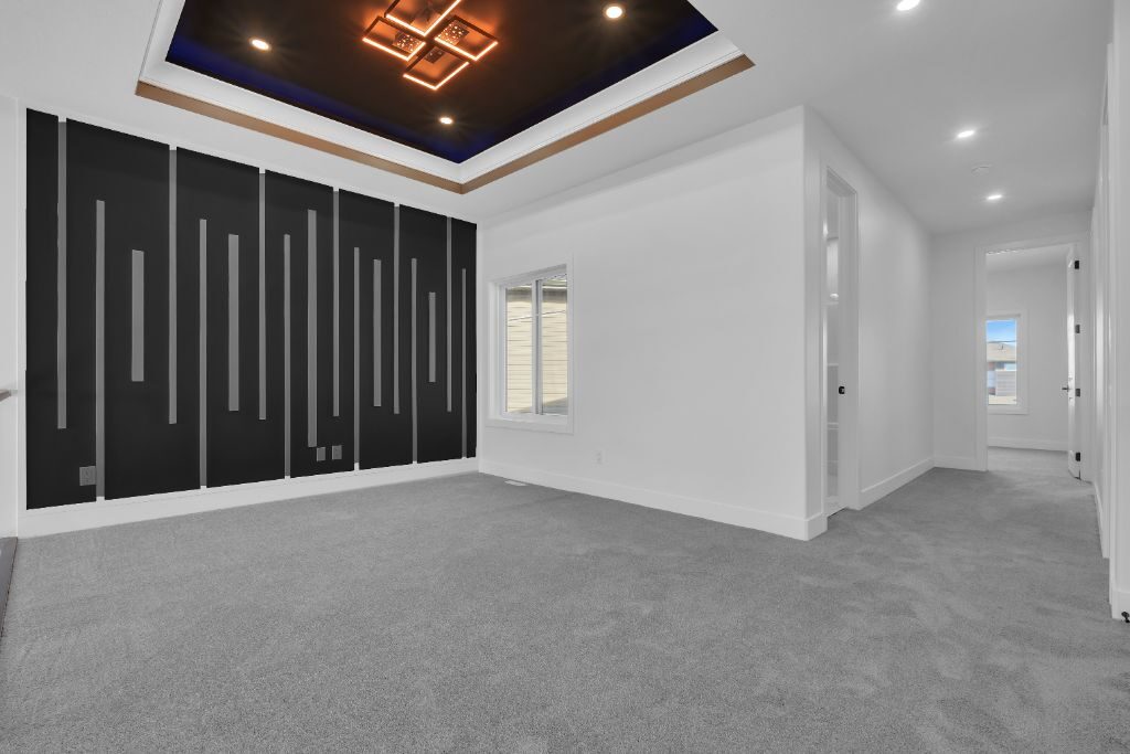 Bonus room with space to grow